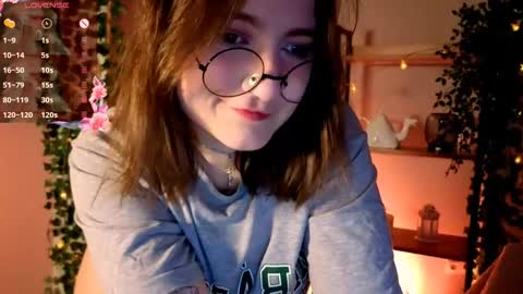 Snapshot of tara_moonlight chatting on 5, 5, 2026 Tara online show from 5, 5, 2026