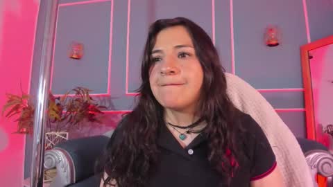 Snapshot of tarataylorr chatting on 23, 10, 2025 Tara online show from 23, 10, 2025