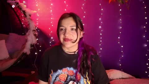 Snapshot of tarataylorr chatting on 16, 11, 2025 Tara online show from 16, 11, 2025