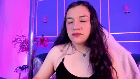 Snapshot of tarataylorr chatting on 14, 12, 2025 Tara online show from 14, 12, 2025