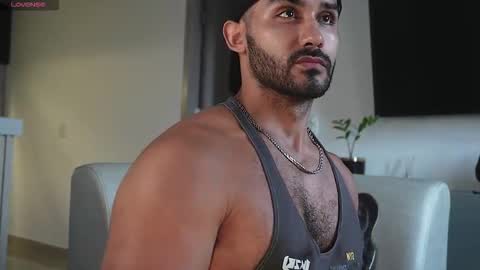 Snapshot of tarek_dan chatting on 30, 10, 2025 Tarek online show from 30, 10, 2025