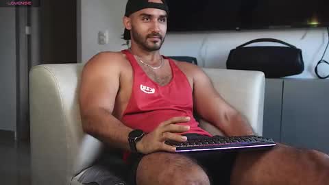 Snapshot of tarek_dan chatting on 11, 11, 2025 Tarek online show from 11, 11, 2025