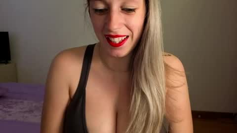 Snapshot of tateisblonde chatting on 3, 7, 2026 tateisblonde online show from 3, 7, 2026