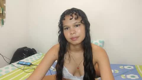 Snapshot of tati_and_cris chatting on 19, 4, 2026 Lily online show from 19, 4, 2026