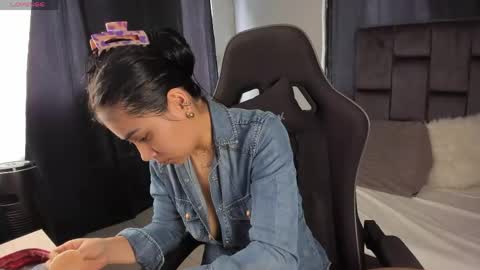 Snapshot of tati_jones chatting on 17, 4, 2026 Tatiana online show from 17, 4, 2026