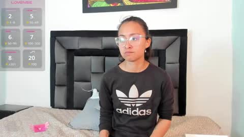 Snapshot of tatiana_valencia chatting on 17, 12, 2024 Tati online show from 17, 12, 2024