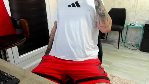 Snapshot of tattoo_couple77 chatting on 12, 9, 2025 Nicole online show from 12, 9, 2025