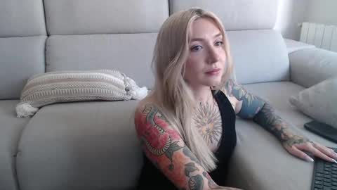 tattoobbgirl online show from 19, 9, 2025