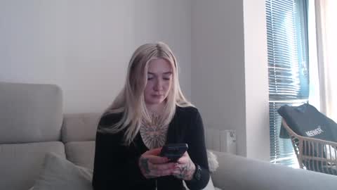 tattoobbgirl online show from 15, 10, 2025