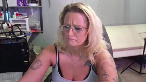 Snapshot of tattooeddirtyteacher chatting on 28, 1, 2025 Lisa Lovely online show from 28, 1, 2025