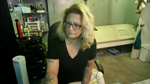 Snapshot of tattooeddirtyteacher chatting on 25, 2, 2025 Lisa Lovely online show from 25, 2, 2025