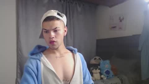 Snapshot of tayler_and_alina chatting on 24, 2, 2025 MARCELO MILK online show from 24, 2, 2025