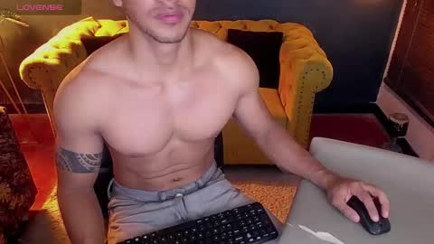 Snapshot of tayler_luke chatting on 26, 11, 2025 Tayler online show from 26, 11, 2025