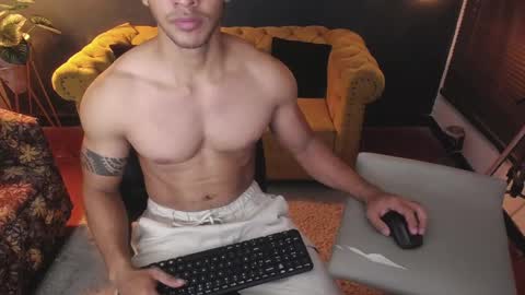 Snapshot of tayler_luke chatting on 27, 11, 2025 Tayler online show from 27, 11, 2025