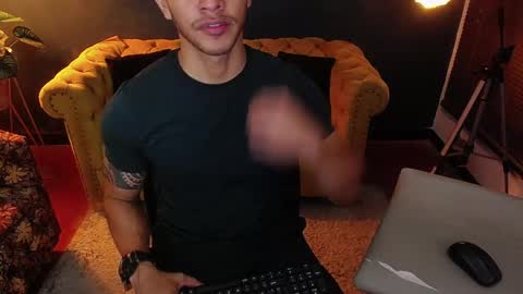 Snapshot of tayler_luke chatting on 2, 12, 2025 Tayler online show from 2, 12, 2025