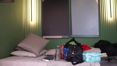 Teylor  Kim online show from 2, 10, 2025