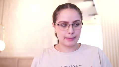 Teylor  Kim online show from 1, 11, 2025