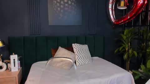 Snapshot of taylor_bennet chatting on 2, 3, 2025 Taylor Bennet online show from 2, 3, 2025