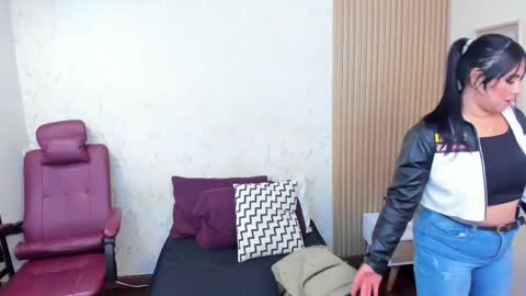 Snapshot of taylor_bennet chatting on 3, 11, 2025 Taylor Bennet online show from 3, 11, 2025