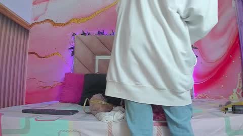 Oriana online show from 4, 12, 2025