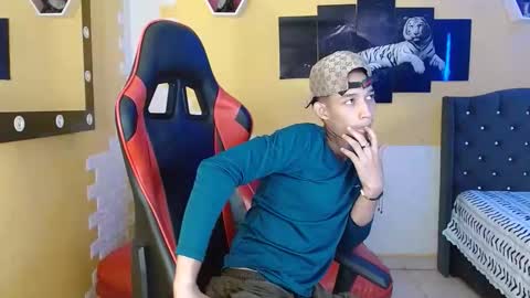 Snapshot of taylor_sophie chatting on 29, 10, 2025 Taylor online show from 29, 10, 2025