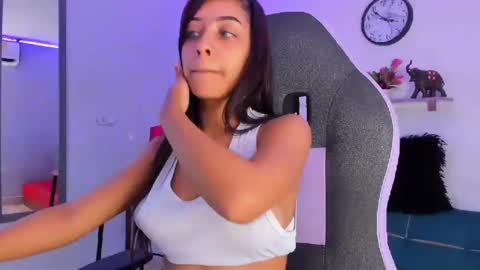 Snapshot of taylor_sophie chatting on 31, 10, 2025 Taylor online show from 31, 10, 2025