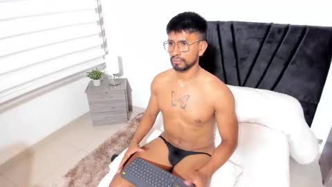 taylormaccurdy_ online show from 10, 10, 2025