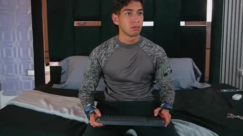 taylorsmiths_ online show from 25, 11, 2025