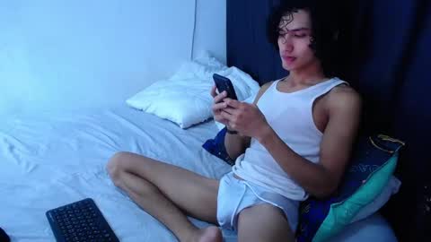 Snapshot of tayronx33 chatting on 20, 12, 2025 Tayron online show from 20, 12, 2025