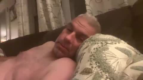 Snapshot of tbombzdd chatting on 28, 9, 2025 tbombzdd online show from 28, 9, 2025