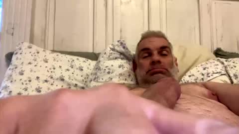 Snapshot of tbombzdd chatting on 26, 4, 2026 tbombzdd online show from 26, 4, 2026