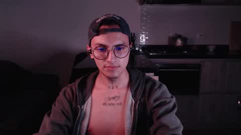 Teo independent model online show from 18, 2, 2025