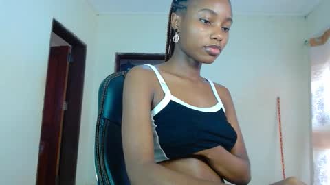 Snapshot of teasequeen01 chatting on 9, 11, 2025 queen online show from 9, 11, 2025