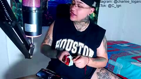 Charlee He online show from 20, 5, 2026