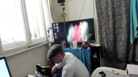 Snapshot of telepaticman chatting on 11, 11, 2025 Virg Lszl online show from 11, 11, 2025