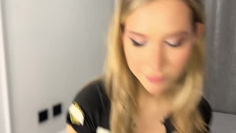 Snapshot of telladreamer_ chatting on 5, 4, 2026 Tella online show from 5, 4, 2026