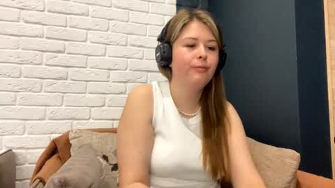 Snapshot of templeholberg chatting on 15, 3, 2026 Lana online show from 15, 3, 2026