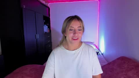 Snapshot of temptationsweet__ chatting on 11, 4, 2026 Sara online show from 11, 4, 2026