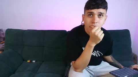 Snapshot of tender_dust chatting on 27, 10, 2025 tender_dust online show from 27, 10, 2025