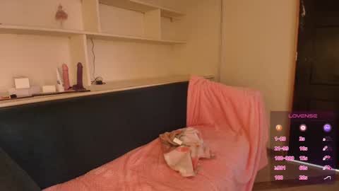 Terra Elowen online show from 10, 10, 2025