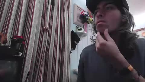 Snapshot of tesla454 chatting on 23, 11, 2025 Danny Boy online show from 23, 11, 2025