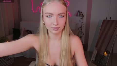 Snapshot of tessahamilton chatting on 8, 3, 2026 TessaHamilton online show from 8, 3, 2026