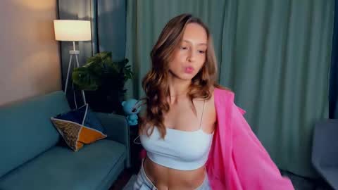 Snapshot of tessiekhanponaphan chatting on 10, 9, 2025 Cindy online show from 10, 9, 2025