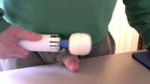 Snapshot of testechat chatting on 9, 11, 2025 Test the Chat online show from 9, 11, 2025