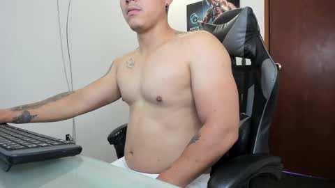 Snapshot of teylor_fel chatting on 4, 3, 2025 Teylor Fel online show from 4, 3, 2025