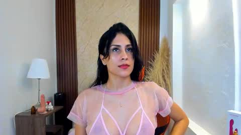 Snapshot of thais_kim chatting on 16, 12, 2025 Sweet Thais online show from 16, 12, 2025