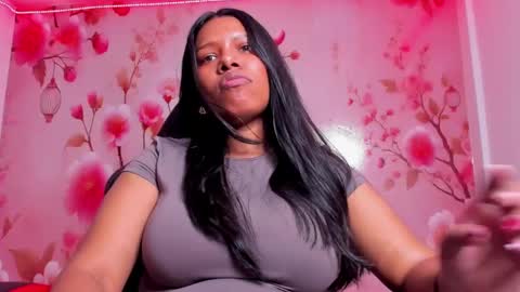 Snapshot of thais_waldrof chatting on 3, 3, 2025 Andreina online show from 3, 3, 2025