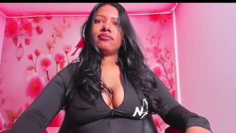 Snapshot of thais_waldrof chatting on 10, 3, 2025 Andreina online show from 10, 3, 2025