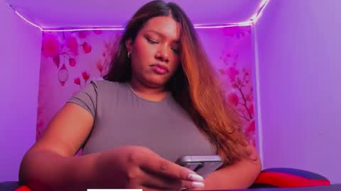 Snapshot of thais_waldrof chatting on 12, 9, 2025 Andreina online show from 12, 9, 2025