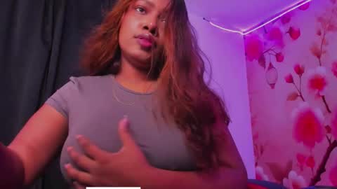 Snapshot of thais_waldrof chatting on 2, 10, 2025 Andreina online show from 2, 10, 2025